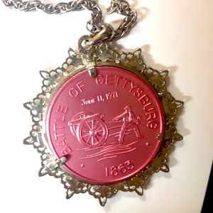Vintage 1971 Mardi Gras doubloon w/Bezel and chain